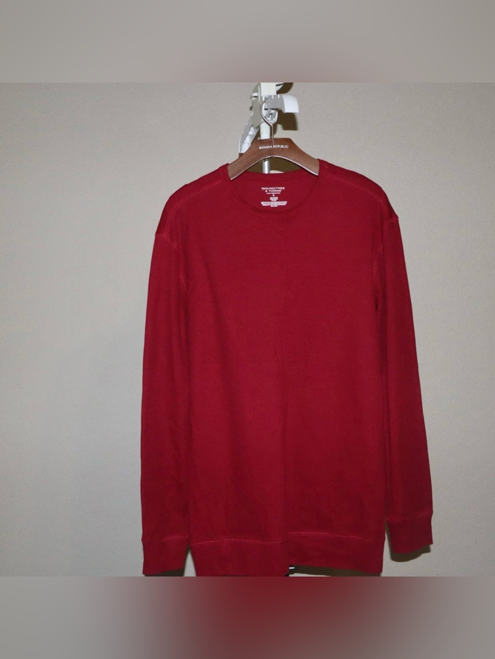 Roundtree & Yorke Men's Red Crewneck Sweatshirt